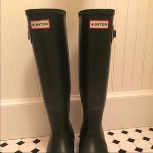 Tall HUNTER boots in excellent condition!